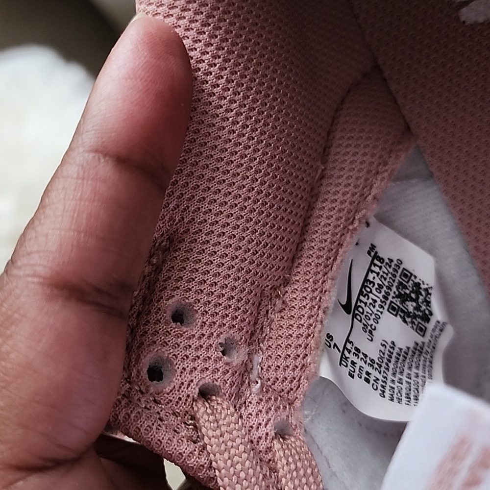 Nike Rose and White Dunks - Picture 8 of 9